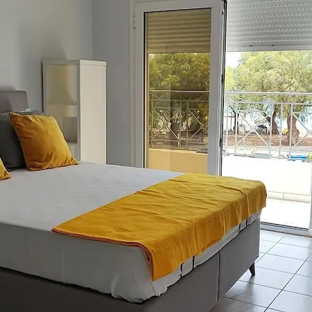 アパート Allure Loft Néa Ankhíalos